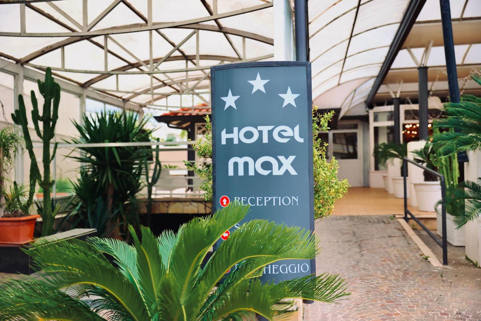Hotel Max Aversa Kültér fotó